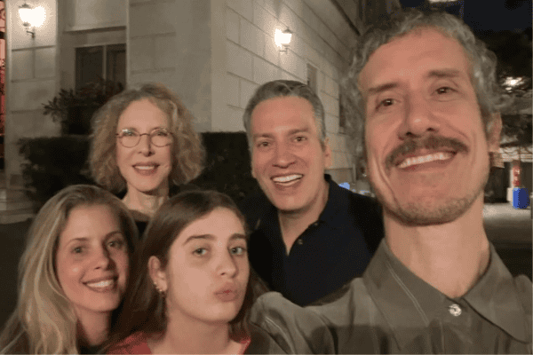 Marília Gabriela reúne família em foto rara e recebe carinho dos fãs