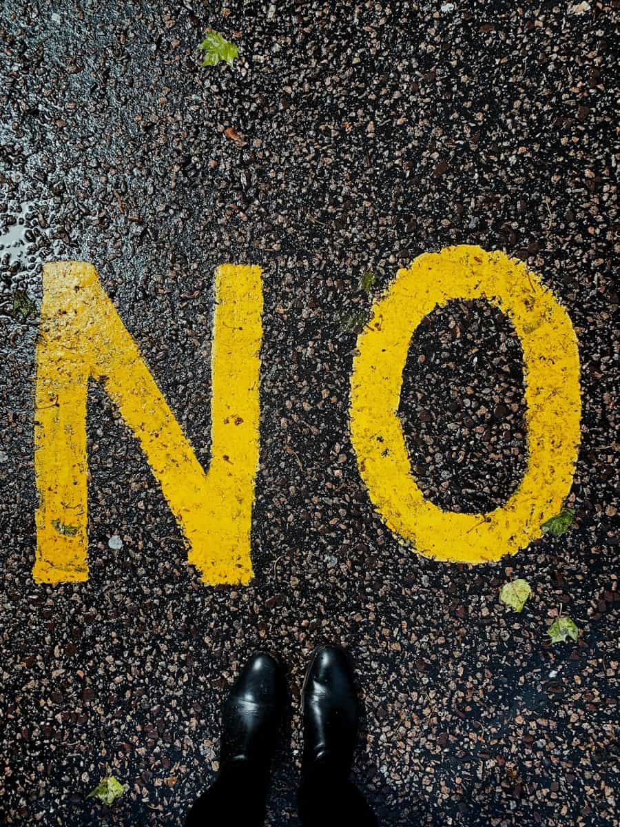 Pessoas podem aprender a estabelecer limites sem abandonar o respeito pelos outros. (Créditos: Unsplash / Jon Tyson)