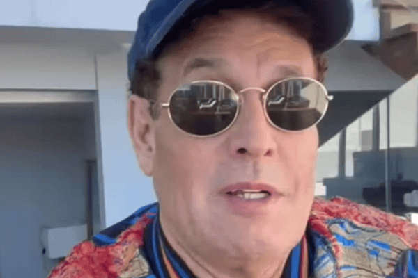 Sérgio Mallandro revela ter feito sexo em cemitério e surpreende Nívea Stelmann