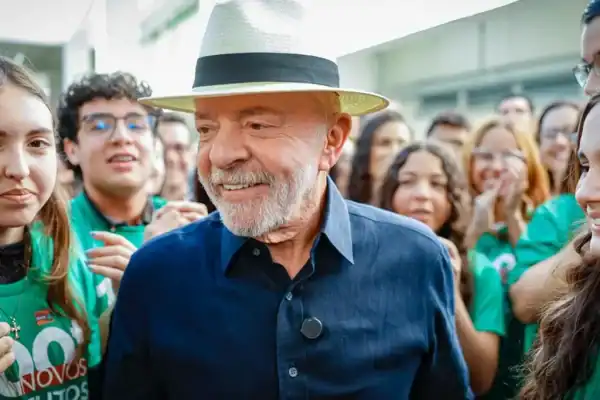 Lula defende apuração de denúncias contra filho, Lulinha, e ex-assessor