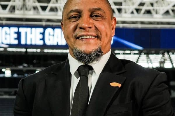 Ex-jogador Roberto Carlos quebra o silêncio após rumores de que teria se convertido ao islã