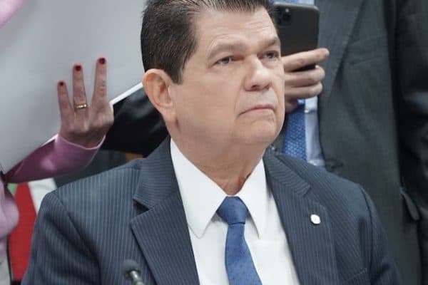 Lula tira deputado da vice-liderança do governo e gera caos político no Ceará