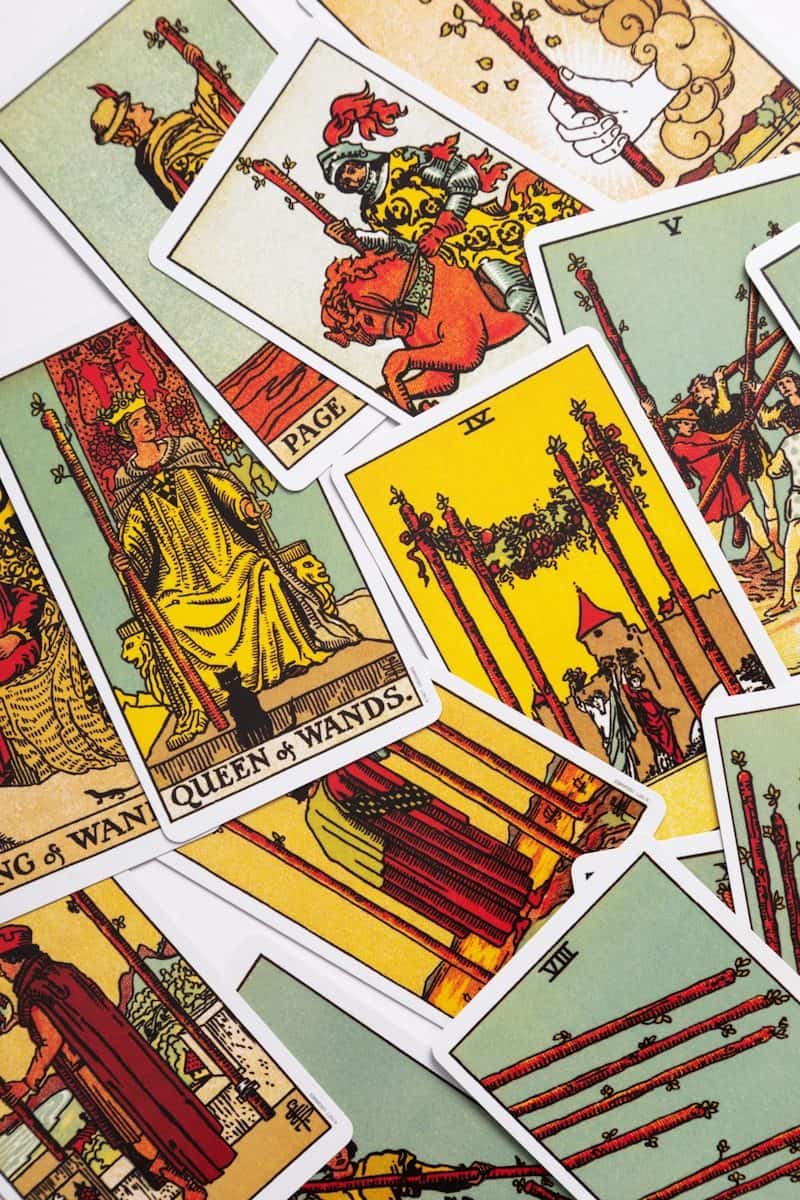 Algumas cartas indicam um período mais favorável para determinados signos (Créditos: Unsplash / Viva Luna Studios)