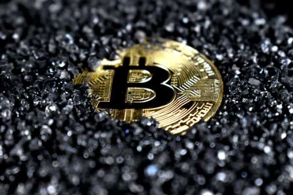 Bitcoin dispara e atinge maior nível desde junho após EUA ampliarem recompra de títulos