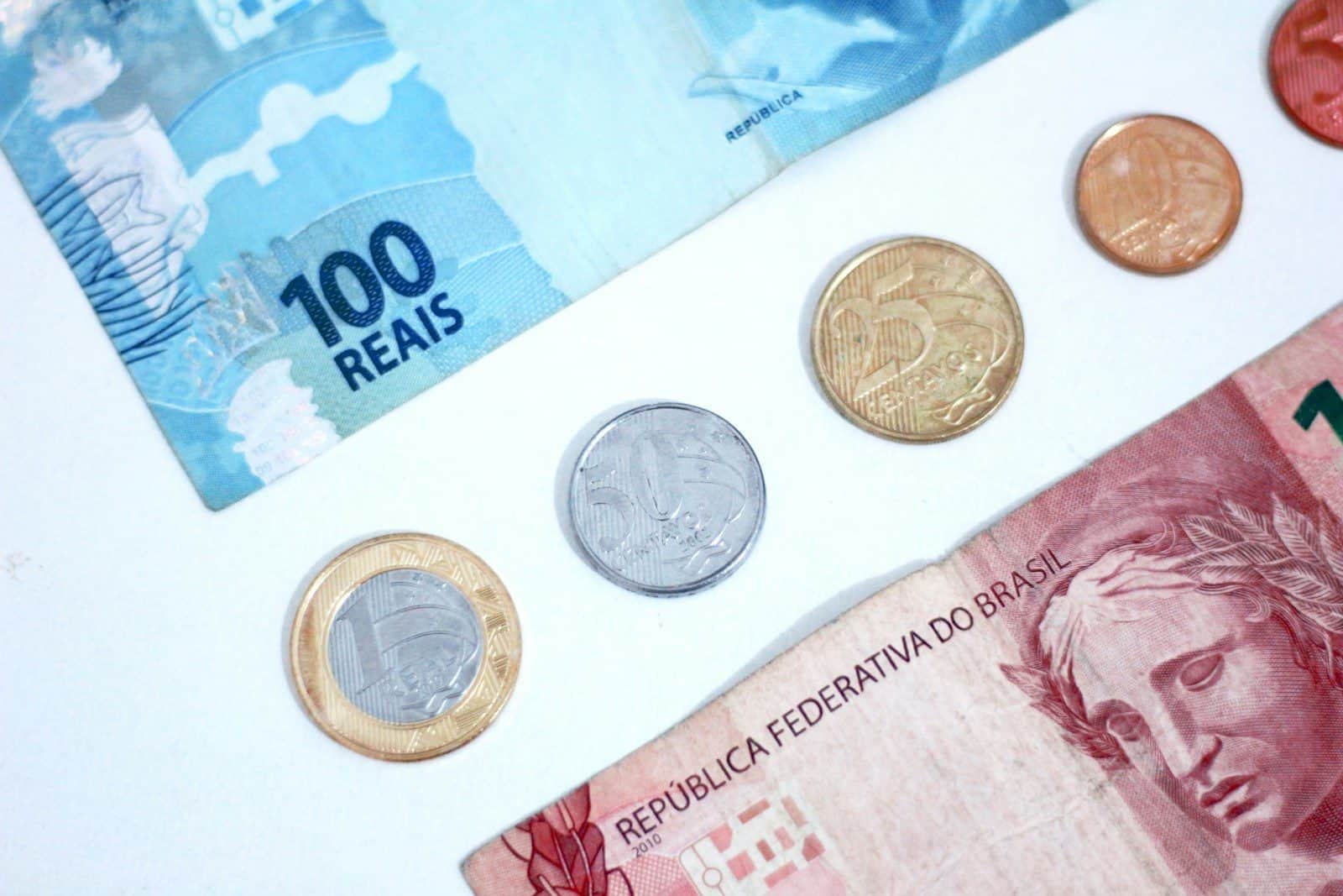 Valores esquecidos podem estar ligados a contas e serviços financeiros (Créditos: Unsplash / Daniel Dan)