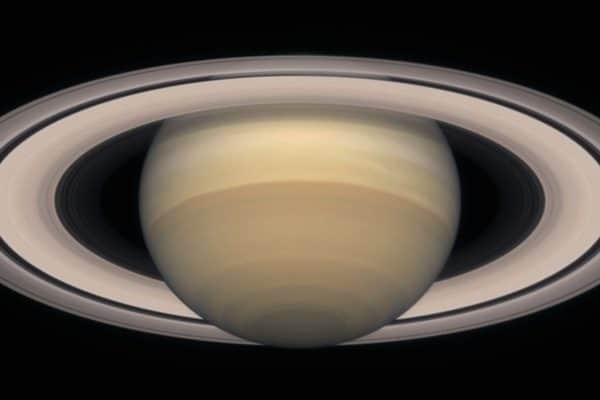 Saturno entra em ação e promete transformar a vida de 3 signos com recompensas inesperadas