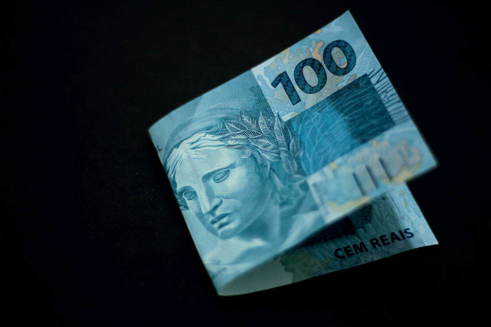 Brasileiros ainda têm bilhões de reais esquecidos em instituições financeiras (Créditos: Unsplash / Daniel Dan)