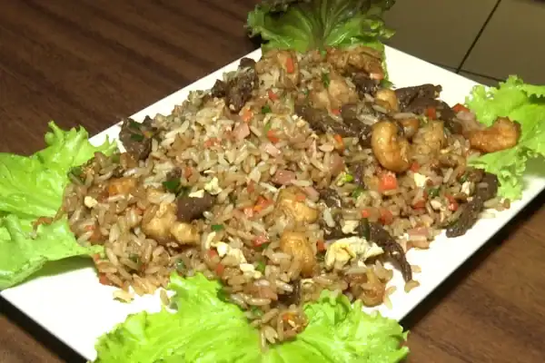 Aprenda a preparar Arroz Chop Suey com o Chef JPB