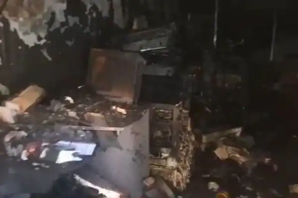 Moradores de rua são detidos em Niterói por incêndio em gráfica
