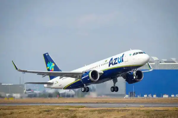 Cade recomenda aporte de US$ 100 milhões da American Airlines na Azul