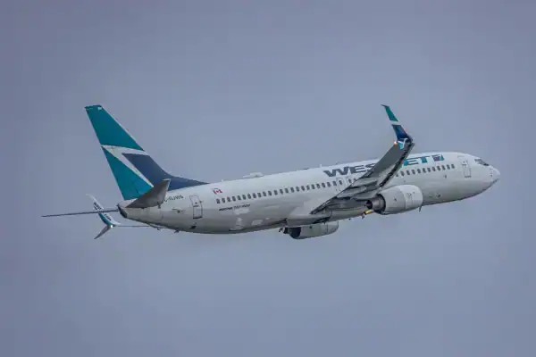 Paralisação de comissários faz WestJet cancelar voos no Canadá