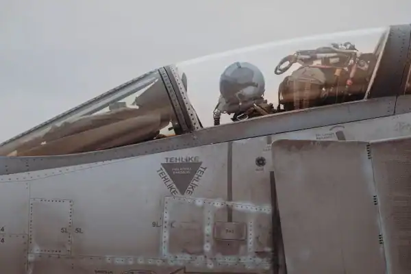 Mendonça rejeita retirar vídeo de Flávio Bolsonaro inspirado em “Top Gun” e criado por IA