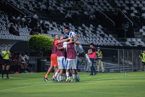 Palmeiras perde para o Fortaleza mas avança na Copa do Brasil pelo placar agregado