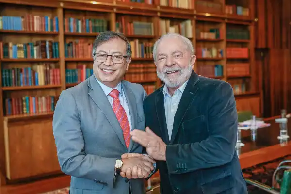 Secom: Lula telefona para Petro em despedida antes da transição do governo na Colômbia