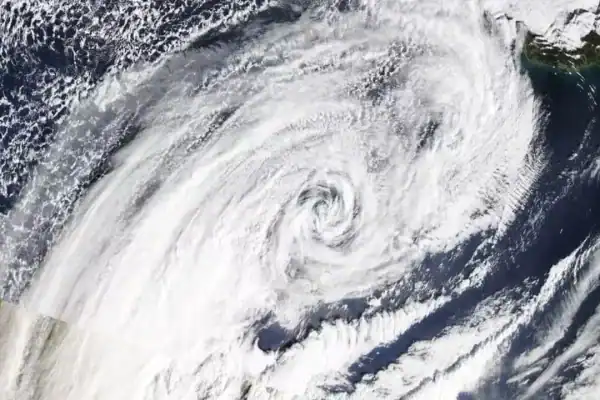 Ciclone bomba chega ao Brasil e deixa estados em alerta