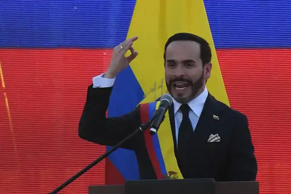 De la Espriella assume presidência da Colômbia em cerimônia em Cali
