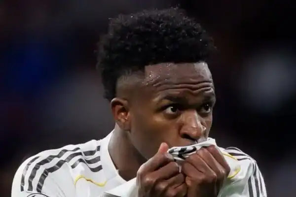 Vini Jr ignora polêmica com atriz e declara amor ao Real Madrid