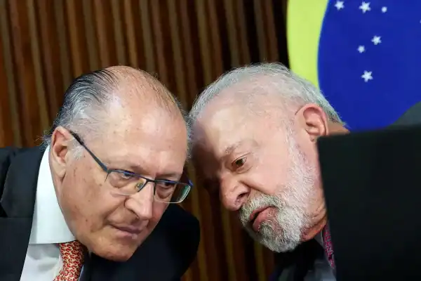 Novo pede cassação de Lula e Alckmin no TSE por desfile na Sapucaí
