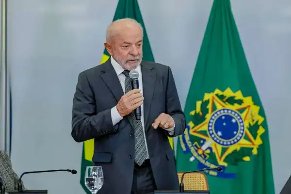Lula encosta nos 50% dos votos válidos e pesquisa aponta cenário de vitória no 1º turno