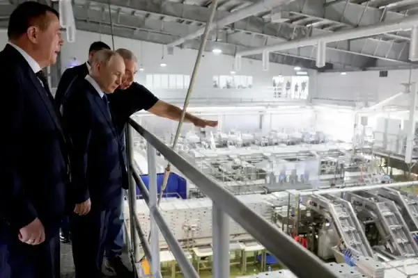 Putin visita Iturup, ilhas Curilas em disputa com o Japão