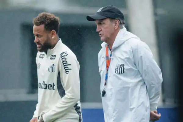 Santos enfrenta invicto Macará para buscar trégua com a torcida e respiro antes de pedreiras