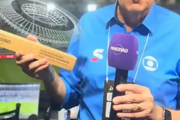 Luis Roberto recebe homenagem da Globo em seu retorno às transmissões