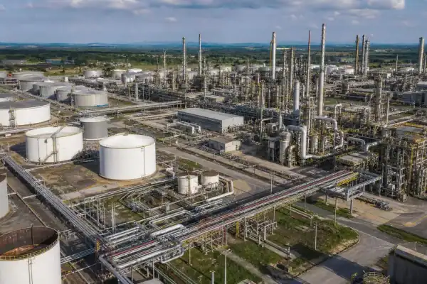 Acelen corta em 11,2% o preço da gasolina ao aderir à subvenção