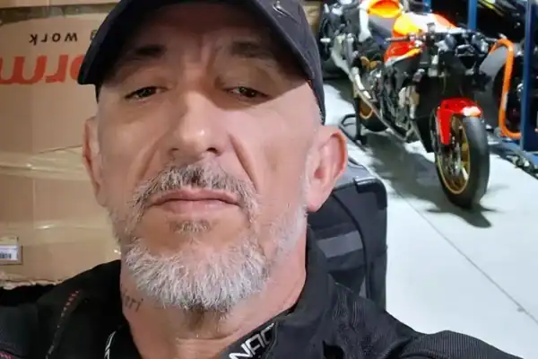 Cristian Cravinhos anuncia uso de calcinha em novo conteúdo adulto