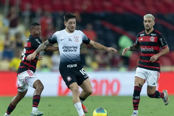 Corinthians disputa vaga no G-5 do Brasileirão contra o Cruzeiro antes de decisão na Libertadores