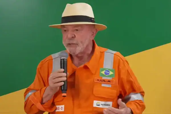 Lula diz que ainda sonha em recomprar a refinaria que foi privatizada
