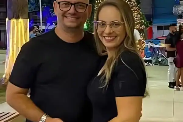 Casal de cantores gospel morre após colisão de carro na contramão em MG