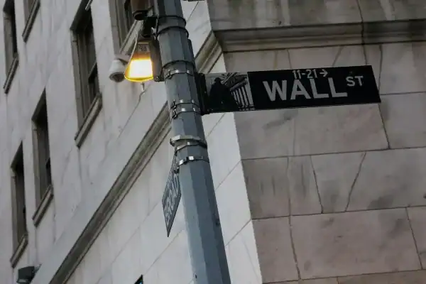 Bolsas de Nova York fecham em baixa com alta dos juros dos Treasuries
