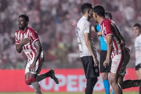 Náutico supera Ceará em duelo direto e se distancia do Z-4 na Série B