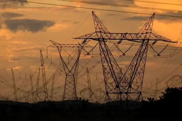 TCU: Anastasia revoga cautelar e libera mais de R$ 5 bi destinados à redução da conta de luz