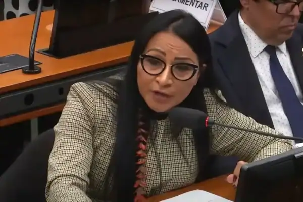 Justiça anula autorização para dentistas realizarem harmonização facial