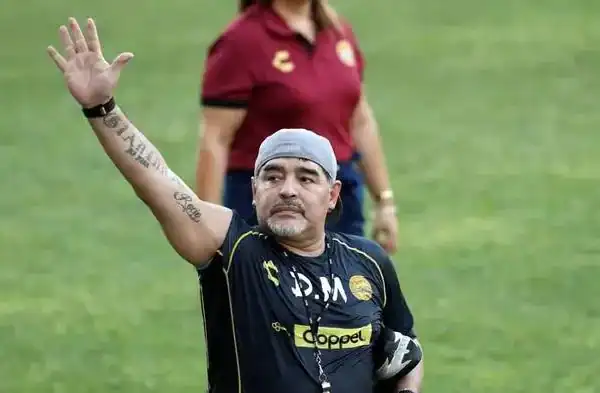 Julgamento da morte de Maradona é novamente adiado após suspeitas em documentos médicos