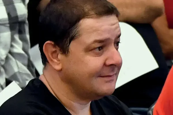 Lula afirma tratar com ‘muita seriedade’ caso de Lulinha e pede investigação