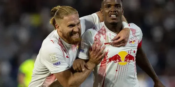 Red Bull Bragantino conquista gol nos acréscimos e deixa Grêmio ameaçado às vésperas de Gre-Nal