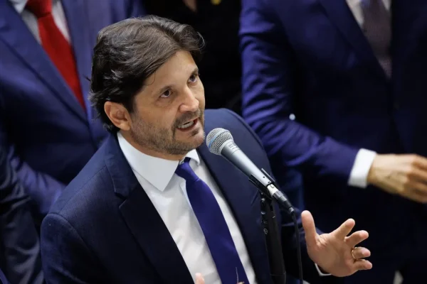 Paulo Skaf afirma que Flávio Bolsonaro defende valores que a Fiesp compartilha