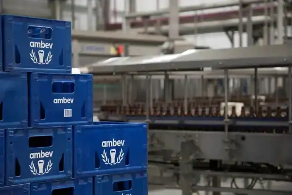 Na B3, Ambev entra pela primeira vez no Top 10 de ações mais negociadas em 2026