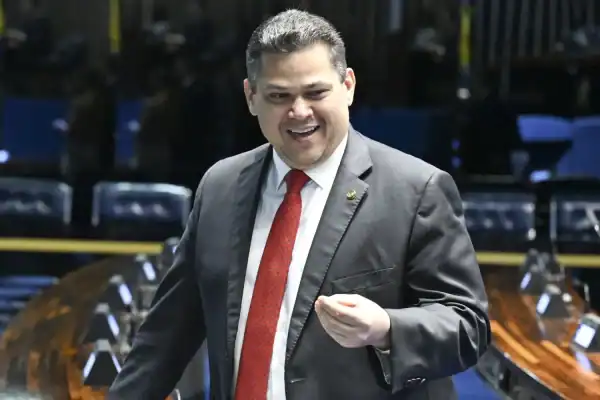 Alcolumbre afirma que relatório da PEC da Segurança Pública deve ser entregue na próxima semana