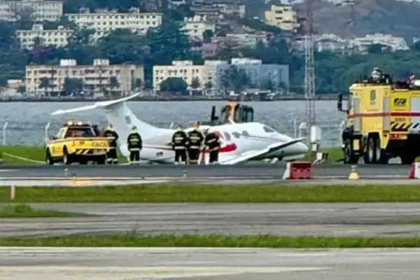 Avião sai da pista no Aeroporto Santos Dumont e gera cancelamentos e desvios de voos