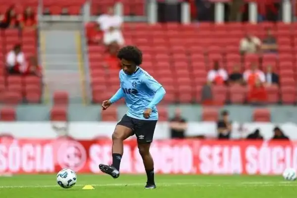 Willian confirma rescisão e se despede do Grêmio após passagem discreta