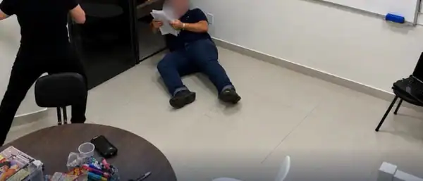 Professor esfaqueado por aluno recebe alta hospitalar