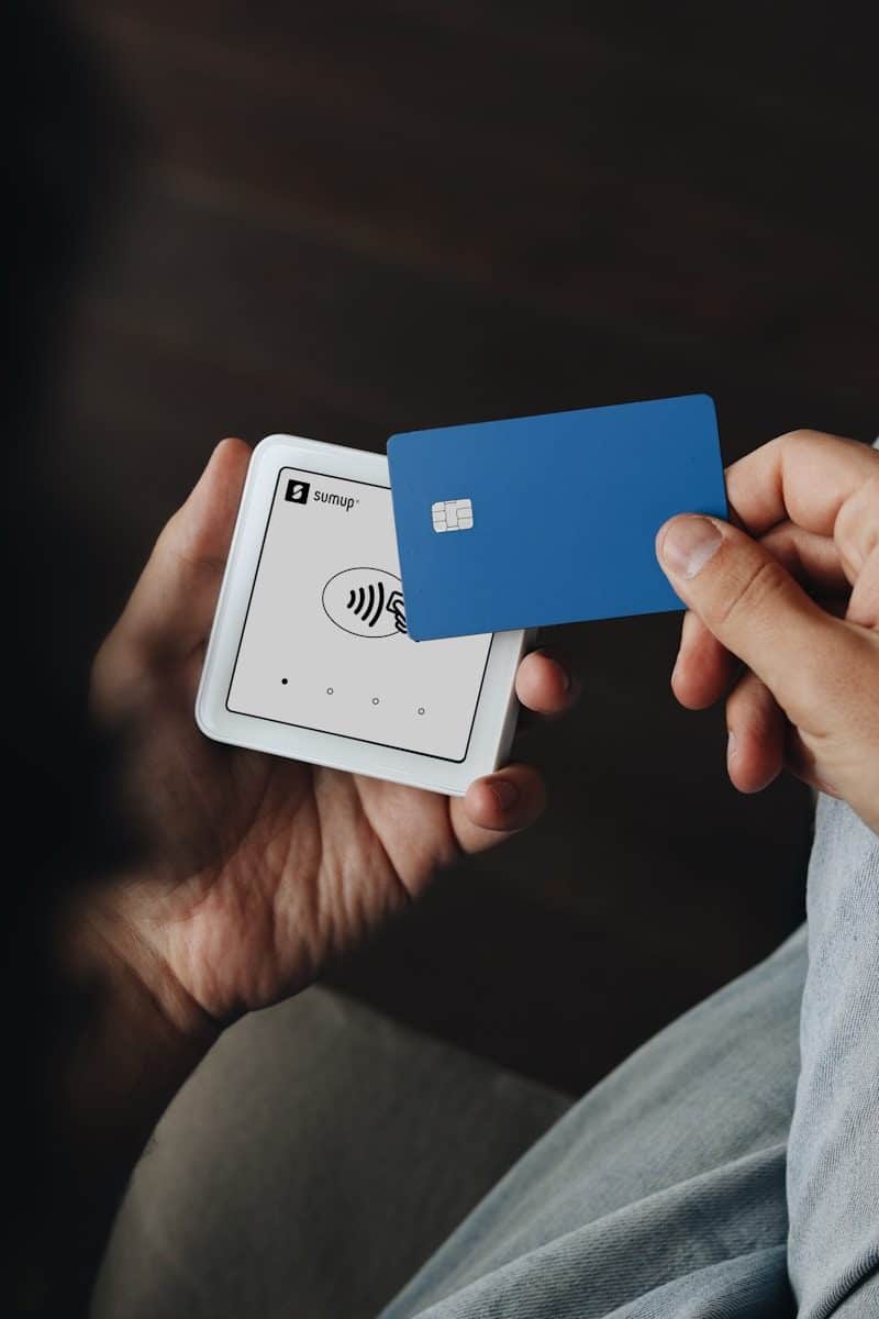 Brasileiros contam com novas opções para pagar no exterior. (Créditos: Unsplash / SumUp)