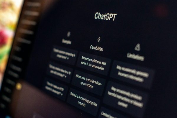Especialistas fazem alerta: estas são as 10 coisas que você nunca deve digitar no ChatGPT