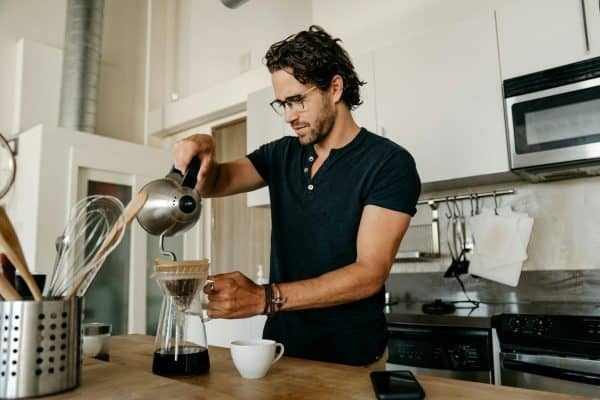 5 hábitos simples pela manhã podem evitar que você comece o trabalho já esgotado