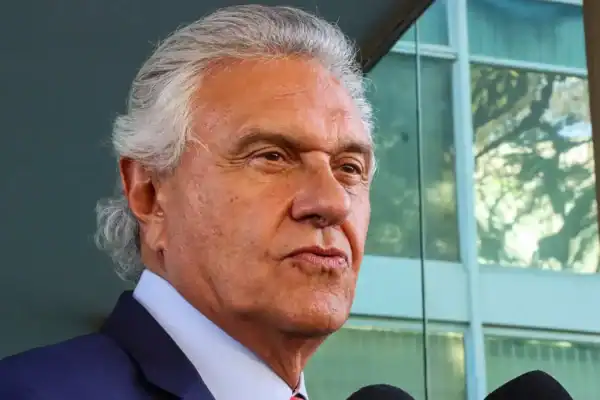 Caiado diz que candidatura de Flávio Bolsonaro ficou “comprometida”: “Ninguém se sentiu confortável”