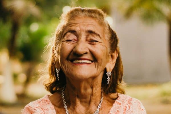 Cientista diz que viver até os 120 anos pode se tornar comum nas próximas gerações