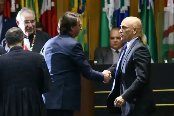 Moraes dá prazo de menos de uma semana para PGR analisar recurso de Bolsonaro